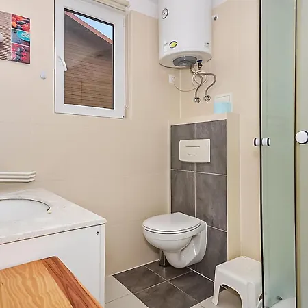 Vakantiehuis 2 Bedroom Amazing In Wicie (West Pomeranian)